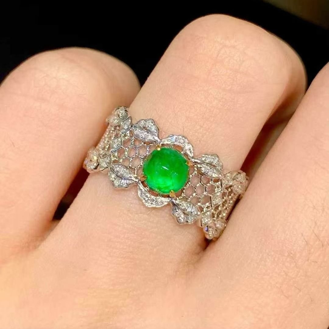 14k Gold 0.9 Ct Vivid Green Natural Emerald & Diamond Ring: Ref:230982131 / / gold content:14k gold / / ring size:7. 25us / / / / main gemstone:emerald / / shape:round / / carat weight:0. 9ct / / color:vivid green / / treatment:natural / / cut grade:g / / / /