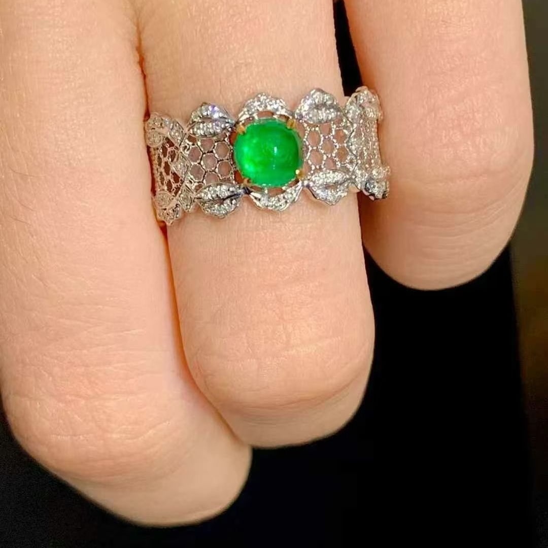 14k Gold 0.9 Ct Vivid Green Natural Emerald & Diamond Ring - 3