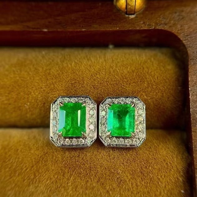 14k Gold 1.06 Ctw Vivid Green Natural Emerald & Diamond Earrings - 2