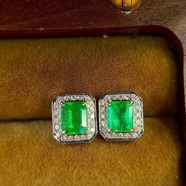 14k Gold 1.06 Ctw Vivid Green Natural Emerald & Diamond Earrings - 4