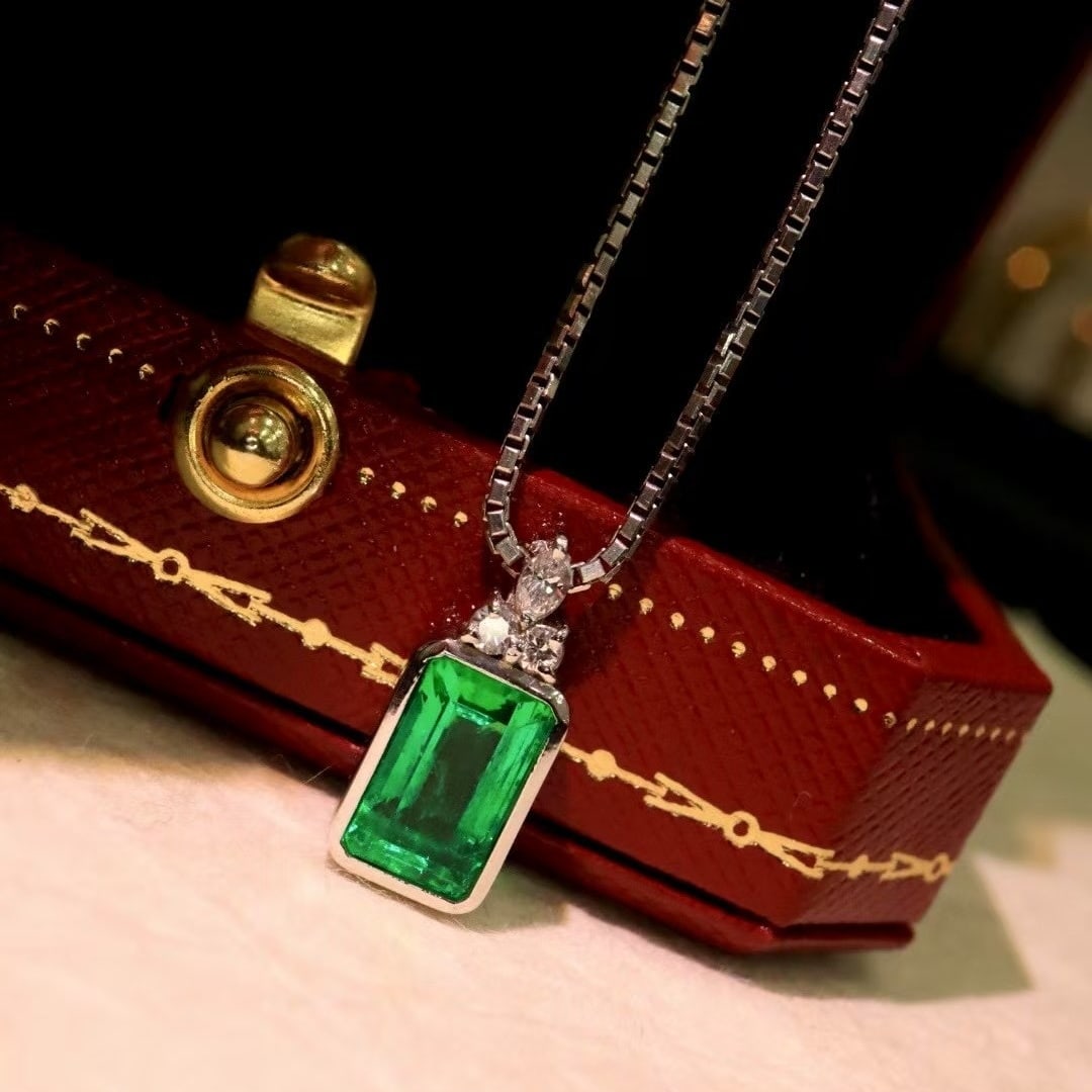 14k Gold 1.92 Ctw Vivid Green Natural Emerald & Diamond Necklace - 2