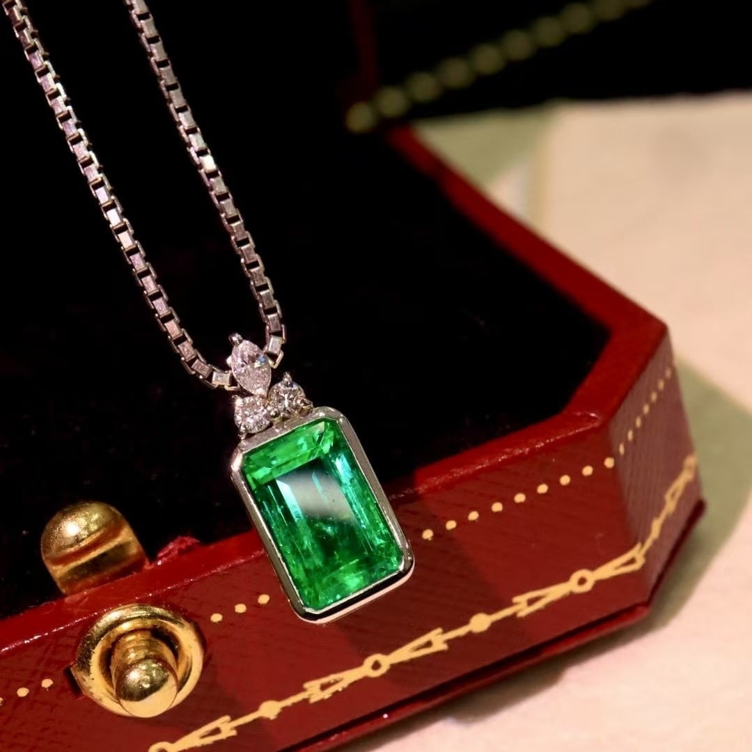 14k Gold 1.92 Ctw Vivid Green Natural Emerald & Diamond Necklace - 3