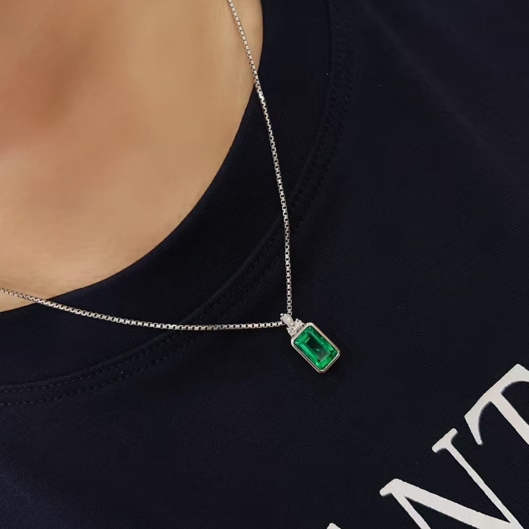 14k Gold 1.92 Ctw Vivid Green Natural Emerald & Diamond Necklace - 4