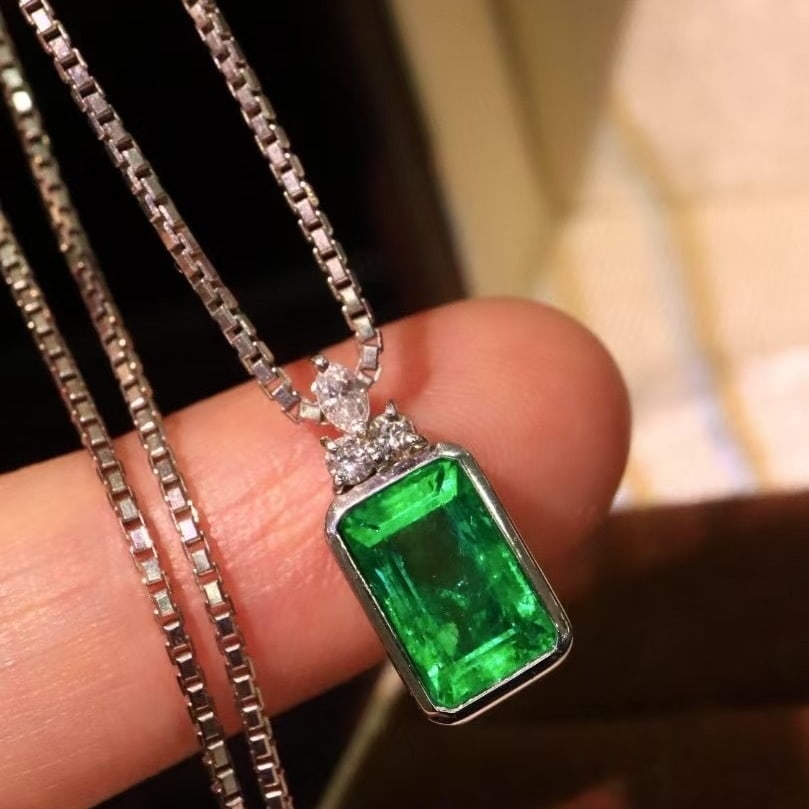 14k Gold 1.92 Ctw Vivid Green Natural Emerald & Diamond Necklace - 5