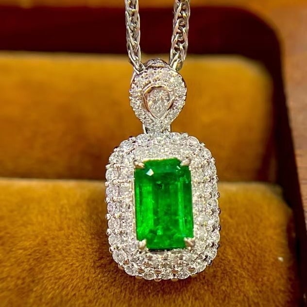 14k Gold 1.10 Ctw Vivid Green Natural Emerald & Diamond Pendant( Without Chain ): Ref:230982152 / / gold content:14k gold / / main gemstone:emerald / / shape:octagonal / / carat weight:0. 75ct / / color:vivid green / / treatment:natural / / / / adjacent gemstone 2 : diamond / /