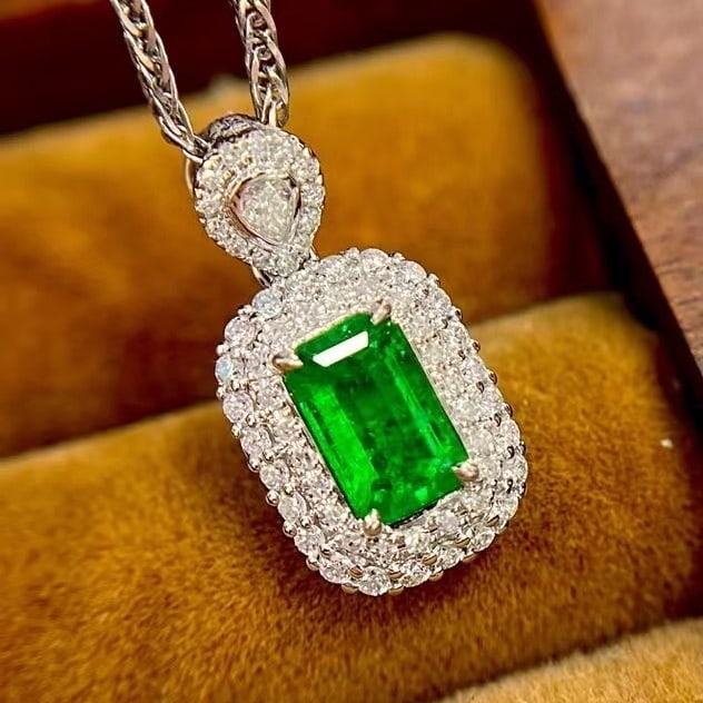 14k Gold 1.10 Ctw Vivid Green Natural Emerald & Diamond Pendant( Without Chain ) - 2