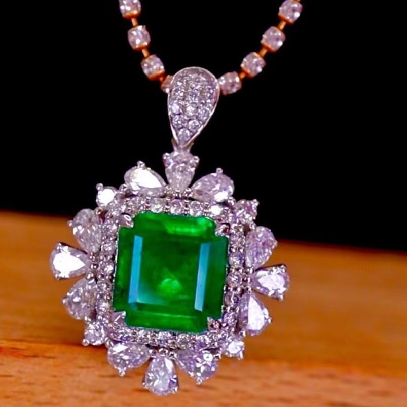 14k Gold 2.91 Ctw Vivid Green Natural Emerald & Diamond Pendant( Without Chain ) - 2