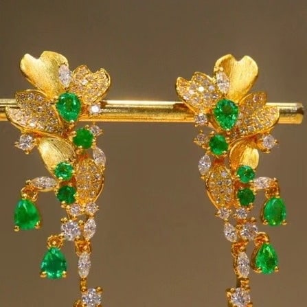14k Gold 1.44 Ctw Vivid Green Natural Emerald & Emerald Earrings: Ref:230982185 / / gold content:14k gold / / main gemstone:emerald / / shape:pear / / carat weight:1. 10ct / / color:vivid green / / treatment:natural / / / / adjacent gemstone 2 : emerald / /