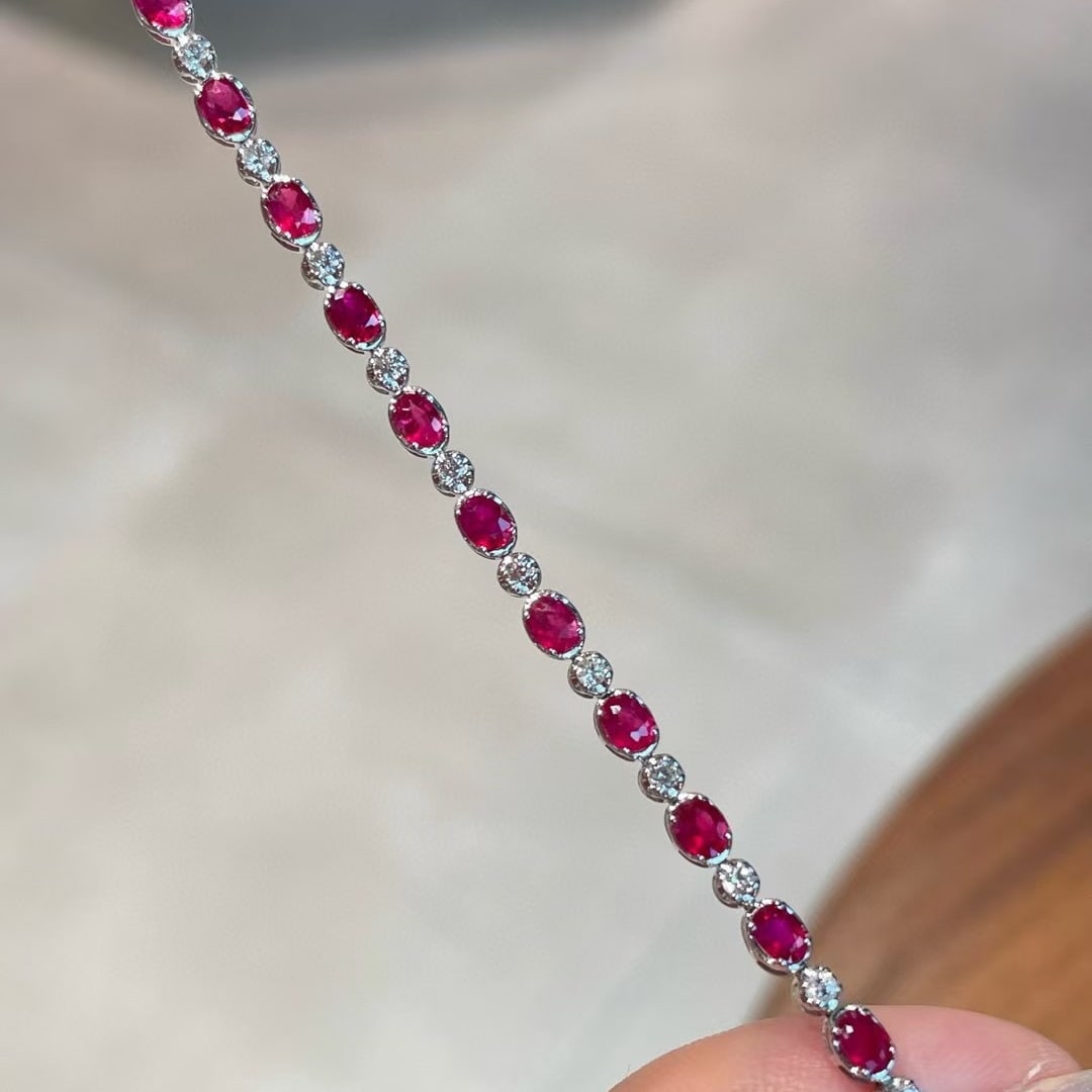 14k Gold 3.5 Ctw Natural Ruby & Diamond Bracelet: Ref:230982189 / / gold content:14k gold / / main gemstone:ruby / / shape:oval / / carat weight:3ct / / color:red / / treatment:natural / / / / adjacent gemstone 2 : diamond / / shape:round / / carat