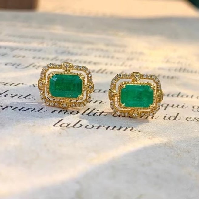 14k Gold 1.8 Ct Natural Emerald & Diamond Earrings: Ref:230982198 / / gold content:14k gold / / main gemstone:emerald / / shape:octagonal / / carat weight:1. 8ct / / color:green / / treatment:natural / / / / adjacent gemstone 2 : diamond / / number of 