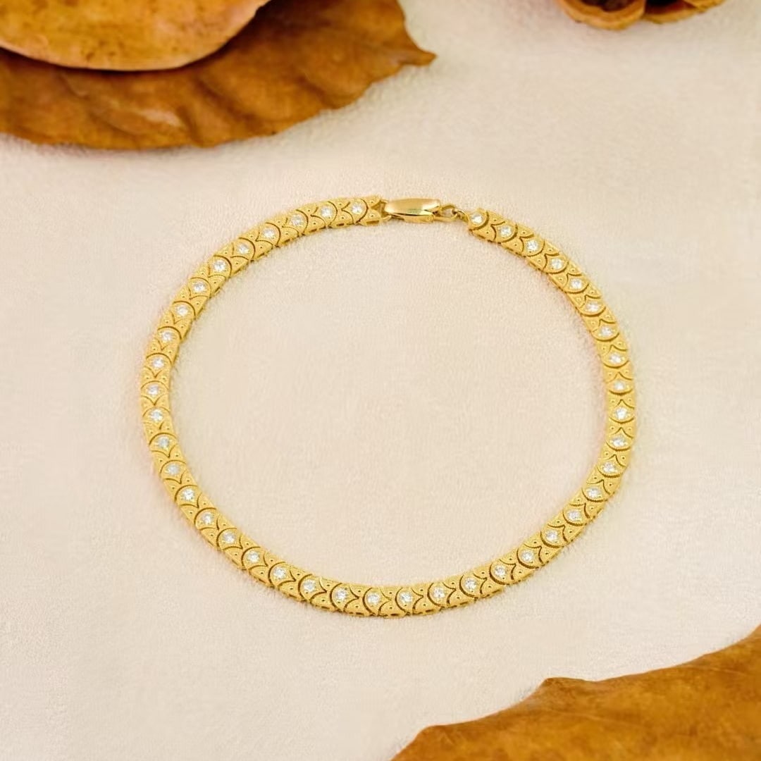 14k Gold 0.85 Ct Natural H Diamond Bracelet: Ref:230982217 / / gold content:14k gold / / main gemstone:diamond / / shape:round / / carat weight:0. 85ct / / clarity grade:vs-si / / color:h / / treatment:natural / / cut grade:g / / Low Estimate: