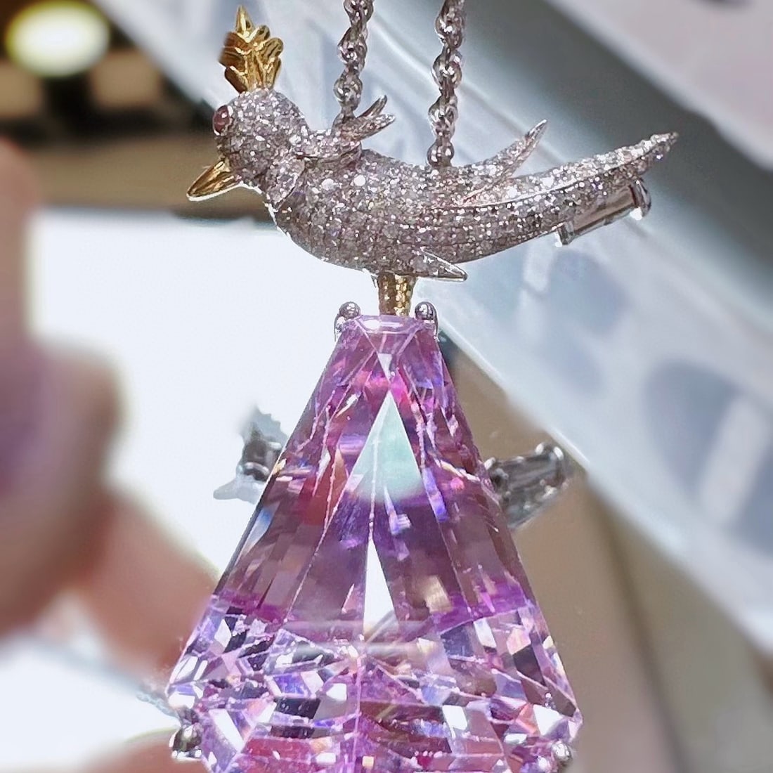 14k Gold 22.91 Ctw Natural Kunzite & Diamond Brooch/pendant( Without Chain ): Ref:230982225 / / gold content:14k gold / / main gemstone:kunzite / / shape:other / / carat weight:22. 31ct / / color:purple / / treatment:natural / / / / adjacent gemstone 2 : diamond / /