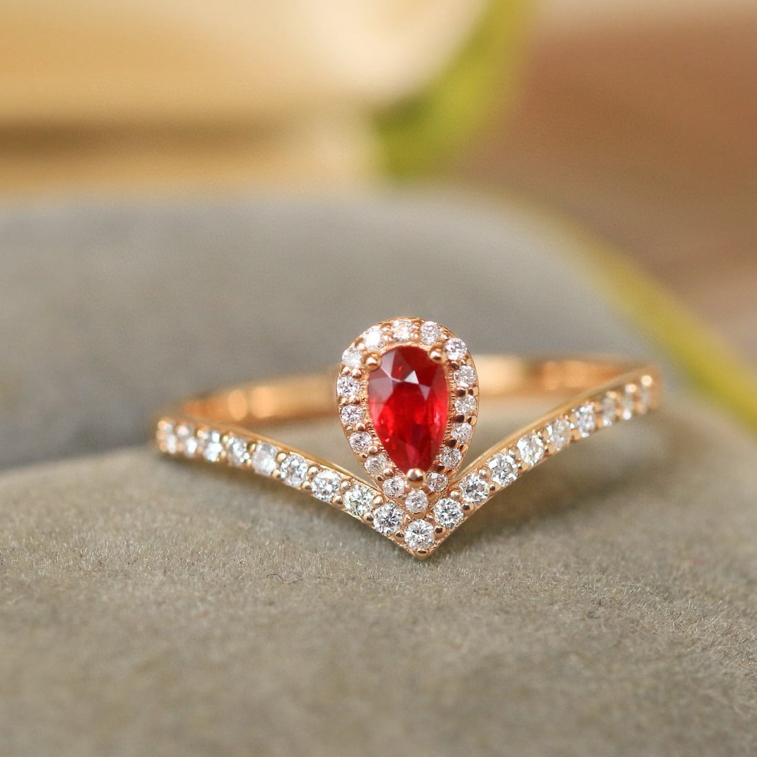 14k Gold 0.52 Ctw Natural Ruby & Diamond Ring: Ref:230982235 / / gold content:14k gold / / ring size:7. 25us / / / / main gemstone:ruby / / shape:pear / / carat weight:0. 3ct / / color:pigeonblood red / / treatment:natural / / / / adjacent