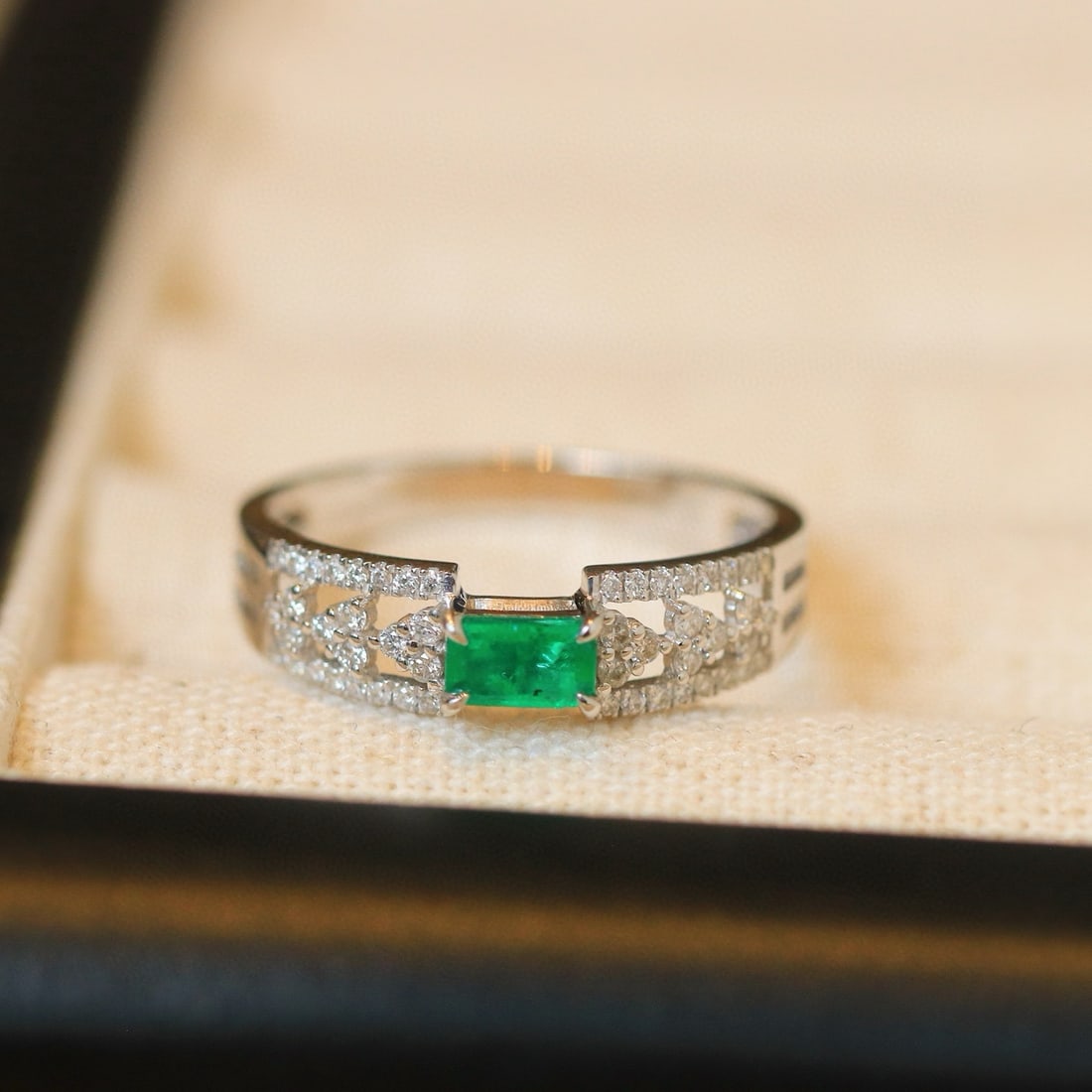 14k Gold 0.59 Ctw Natural Emerald & Diamond Ring: Ref:230982236 / / gold content:14k gold / / ring size:7. 25us / / / / main gemstone:emerald / / shape:octagonal / / carat weight:0. 35ct / / color:green / / treatment:natural / / / / adjacent