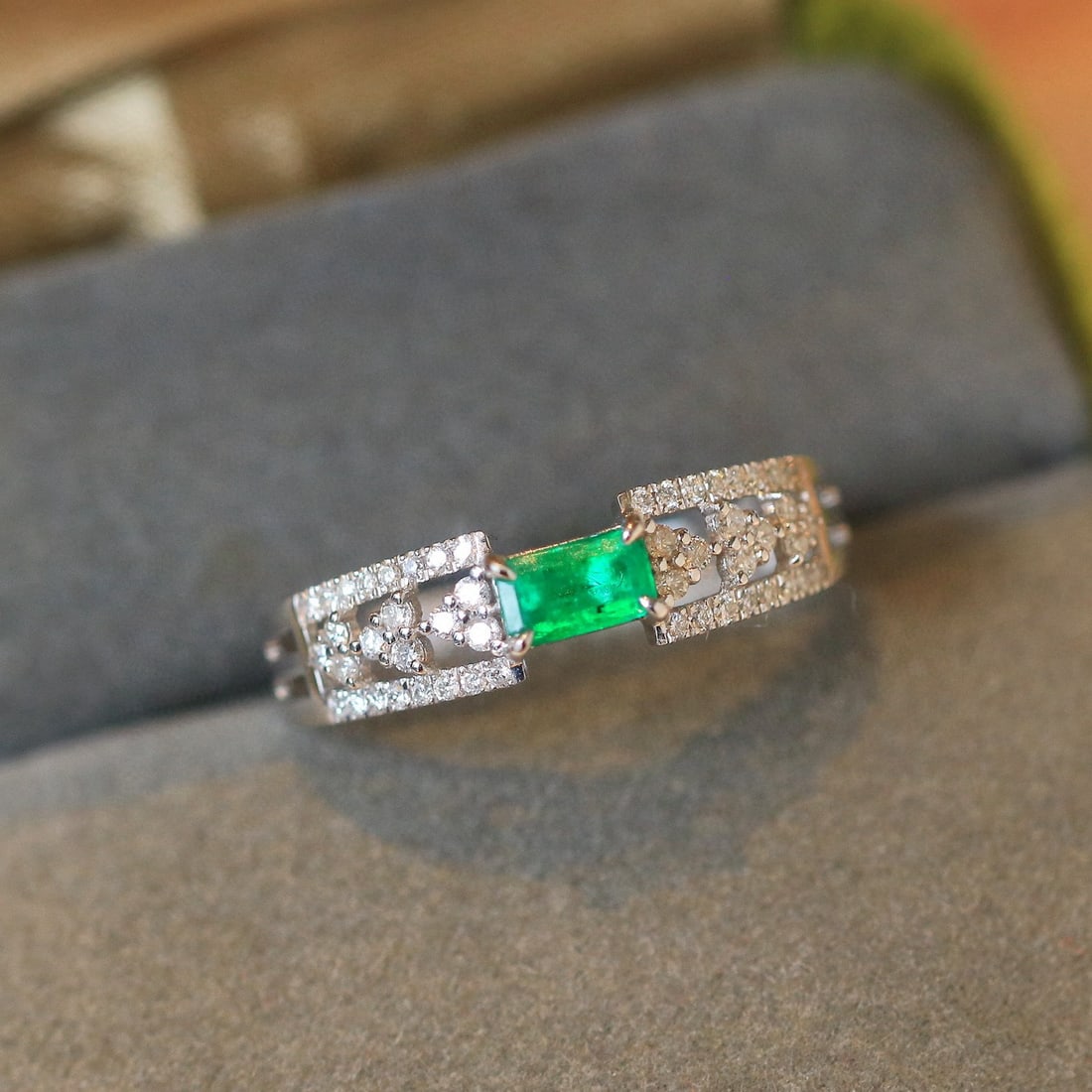 14k Gold 0.59 Ctw Natural Emerald & Diamond Ring - 3