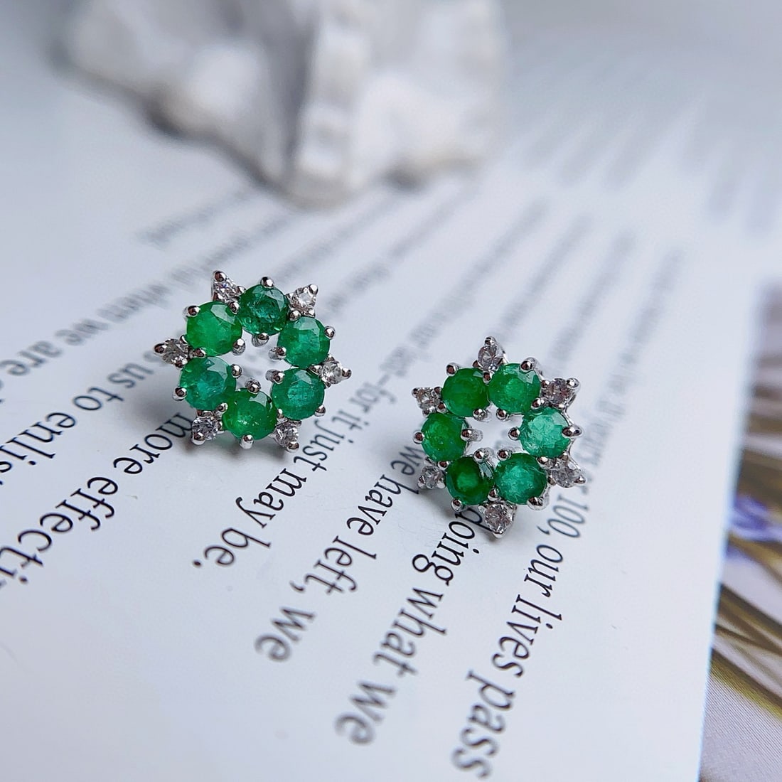 14k Gold 1.30 Ct Natural Emerald & Sapphire Earrings: Ref:230982237 / / gold content:14k gold / / main gemstone:emerald / / shape:round / / carat weight:1. 30ct / / color:green / / treatment:natural / / cut grade:g / / / / adjacent gemstone 2 : sapphire