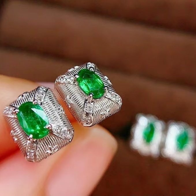 14k Gold 0.8 Ct Vivid Green Natural Emerald & Diamond Earrings - 2