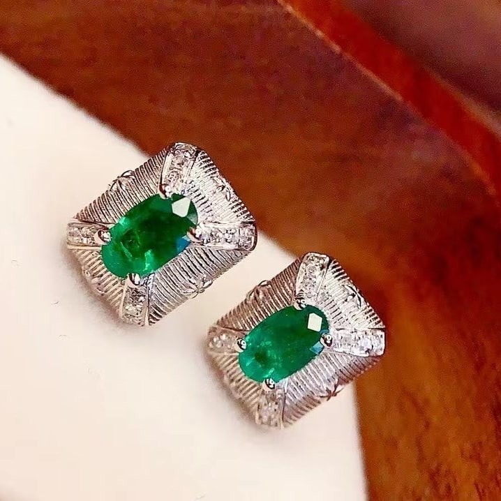 14k Gold 0.8 Ct Vivid Green Natural Emerald & Diamond Earrings - 3