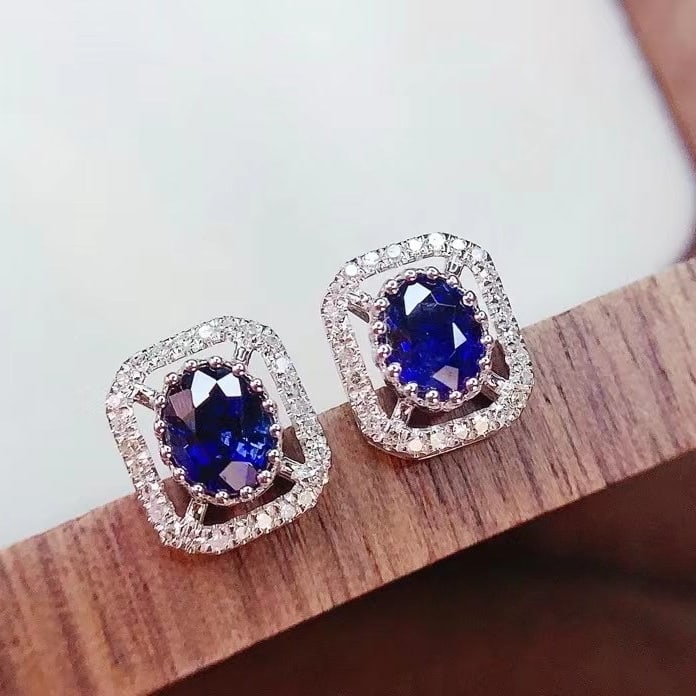 14k Gold 1 Ct Natural Sapphire & Diamond Earrings: Ref:230982243 / / gold content:14k gold / / main gemstone:sapphire / / shape:oval / / carat weight:1ct / / color:blue / / treatment:natural / / / / adjacent gemstone 2 : diamond / / number of