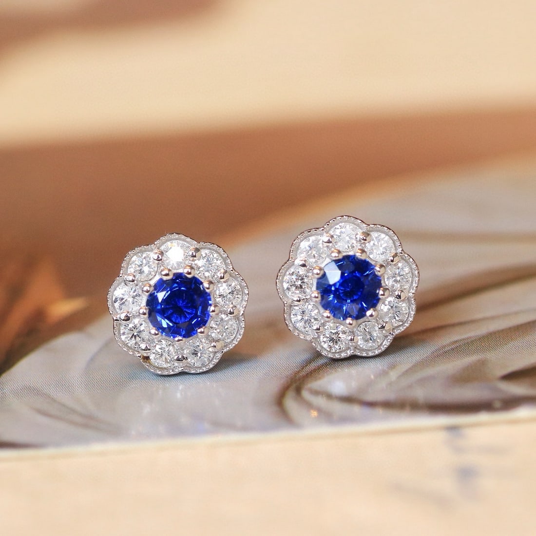 14k Gold 0.98 Ctw Natural Sapphire & Diamond Earrings: Ref:230982257 / / gold content:14k gold / / main gemstone:sapphire / / shape:round / / carat weight:0. 53ct / / color:blue / / treatment:natural / / cut grade:g / / / / adjacent gemstone 2 : diamond /