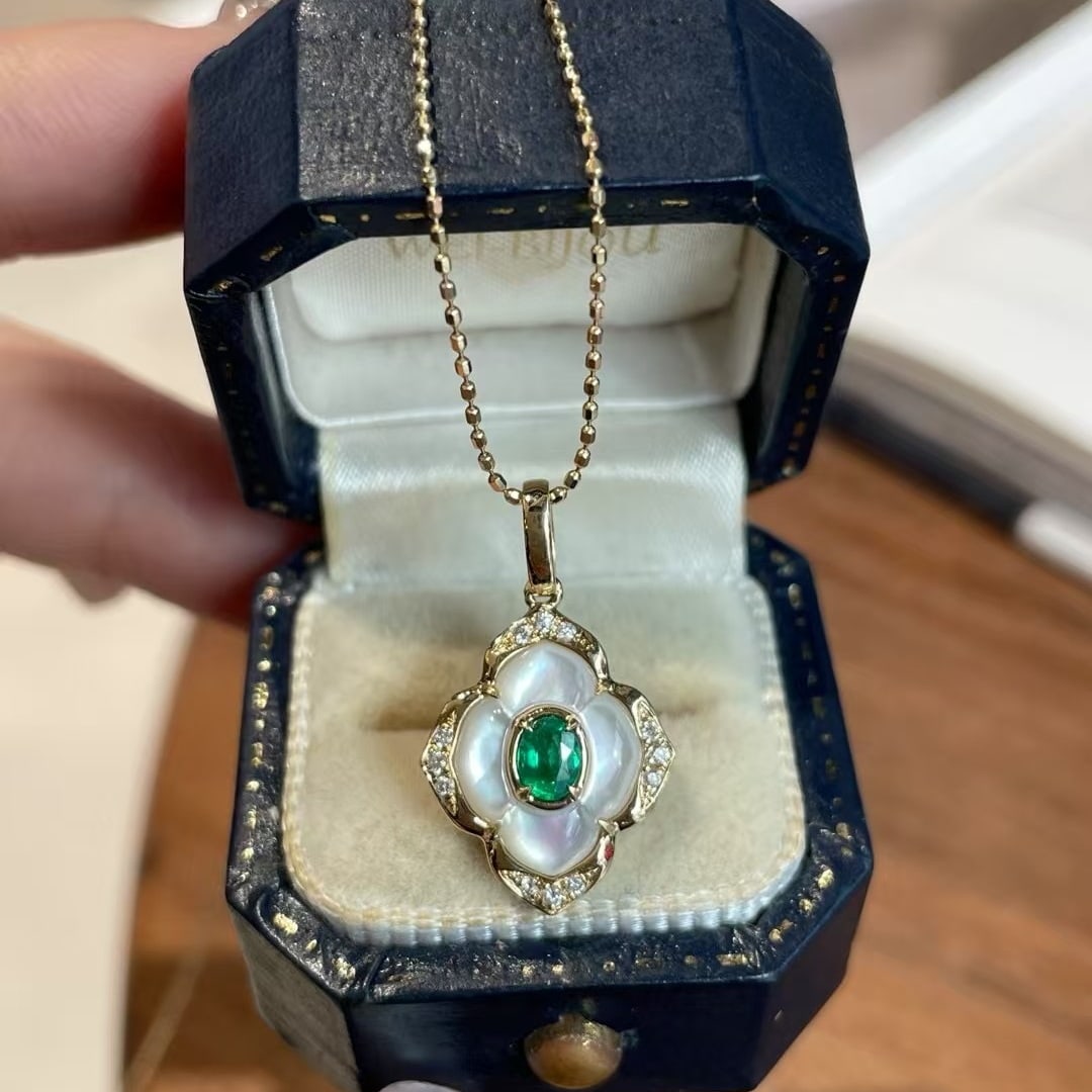 14k Gold 0.15 Ct Natural Emerald & Diamond Pendant( Without Chain ): Ref:230982266 / / gold content:14k gold / / main gemstone:emerald / / shape:oval / / carat weight:0. 15ct / / color:green / / treatment:natural / / / / adjacent gemstone 2 : diamond / / shape:round /