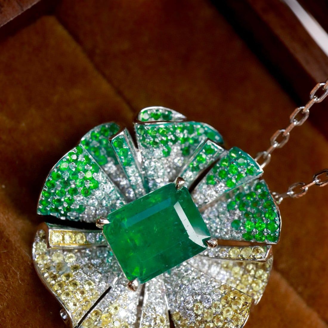 14k Gold 1.80 Ctw Natural Emerald & Diamond Pendant( Without Chain ) - 3