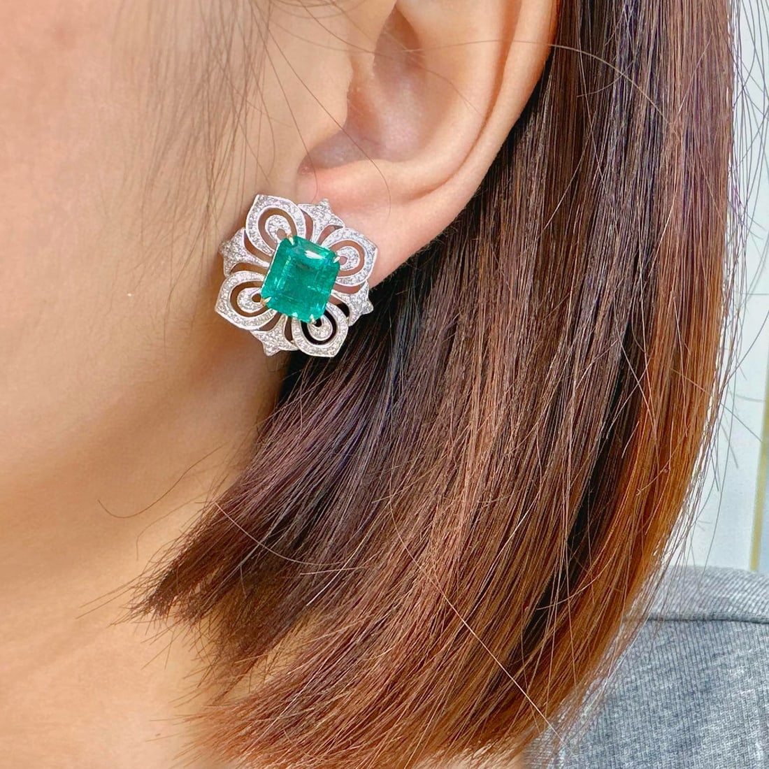 14k Gold 7.35 Ct Natural Emerald & Diamond Earrings - 4