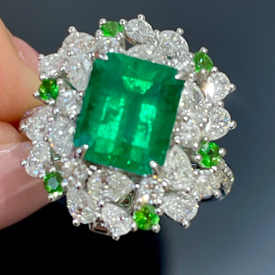 14k Gold 4.35 Ctw Vivid Green Natural Emerald & Diamond Ring/pendant( Without Chain ) - 2