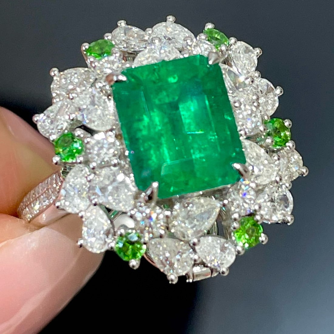 14k Gold 4.35 Ctw Vivid Green Natural Emerald & Diamond Ring/pendant( Without Chain ) - 3
