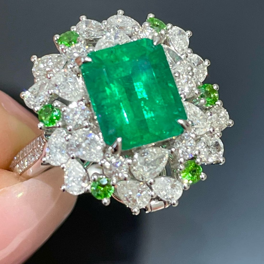 14k Gold 4.35 Ctw Vivid Green Natural Emerald & Diamond Ring/pendant( Without Chain ) - 4