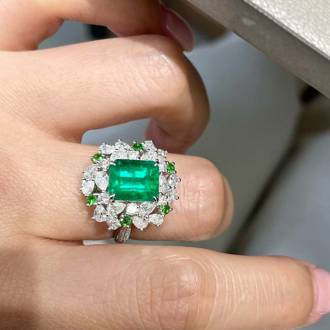 14k Gold 4.35 Ctw Vivid Green Natural Emerald & Diamond Ring/pendant( Without Chain ) - 7