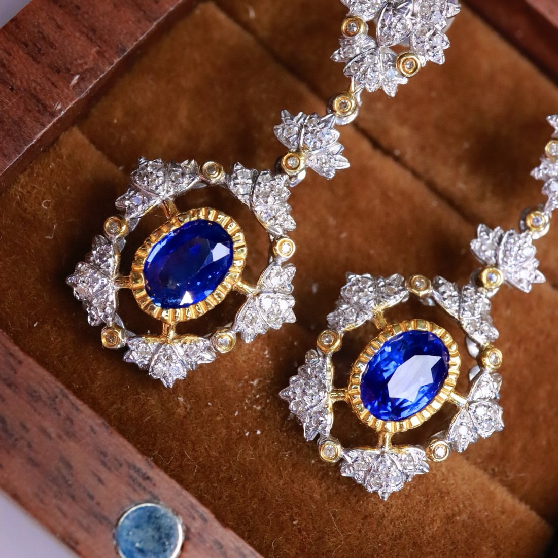 14k Gold 2.04 Ctw Natural Sapphire & Diamond Earrings: Ref:230982301 / / gold content:14k gold / / main gemstone:sapphire / / shape:oval / / carat weight:1. 66ct / / color:royal blue / / treatment:natural / / / / adjacent gemstone 2 : diamond / /