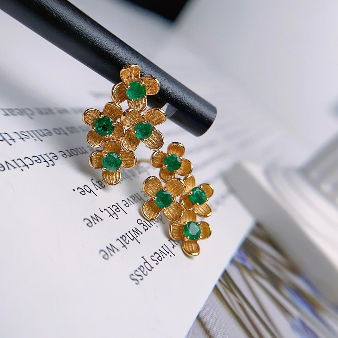 14k Gold 1.20 Ct Natural Emerald Earrings: Ref:230982312 / / gold content:14k gold / / main gemstone:emerald / / shape:round / / carat weight:1. 20ct / / color:green / / treatment:natural / / cut grade:g / / Low Estimate: 2600 Condition: New
