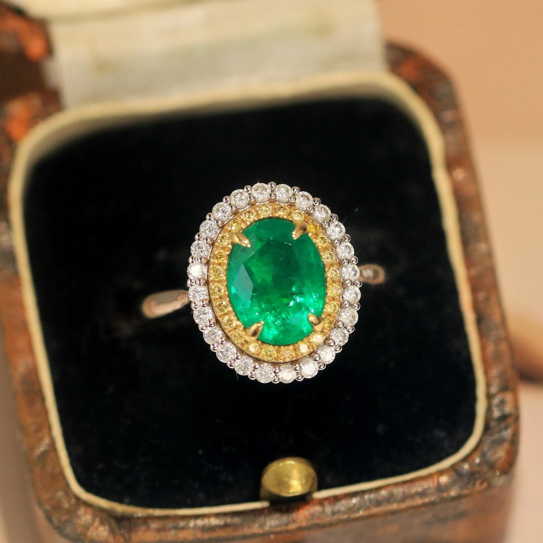 14k Gold 1.95 Ct Vivid Green Natural Emerald & Diamond Ring: Ref:230982313 / / gold content:14k gold / / ring size:7. 25us / / / / main gemstone:emerald / / shape:oval / / carat weight:1. 95ct / / color:vivid green / / treatment:natural / / / / adjacent