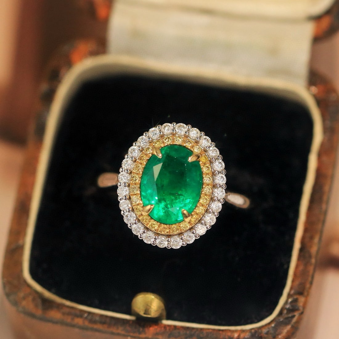 14k Gold 1.95 Ct Vivid Green Natural Emerald & Diamond Ring - 2