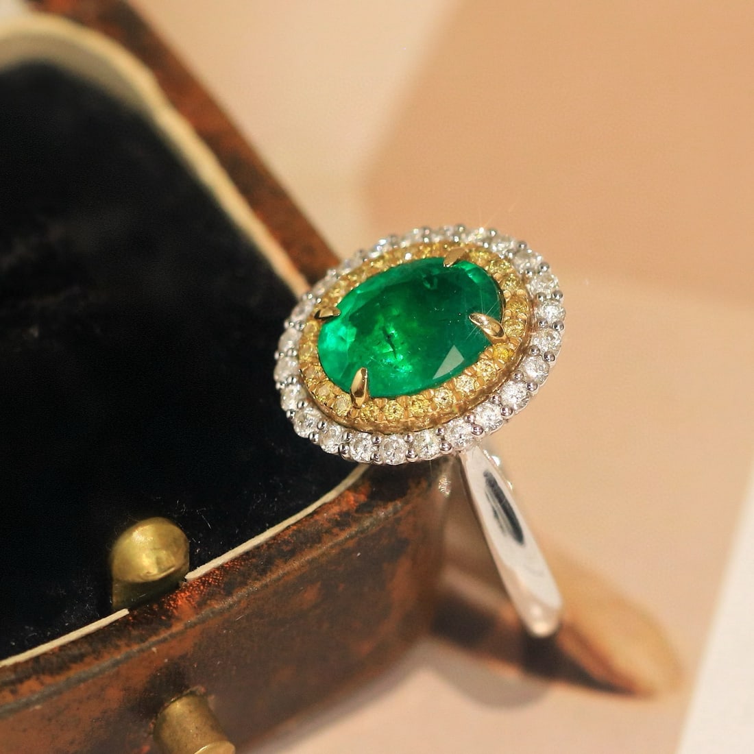 14k Gold 1.95 Ct Vivid Green Natural Emerald & Diamond Ring - 4