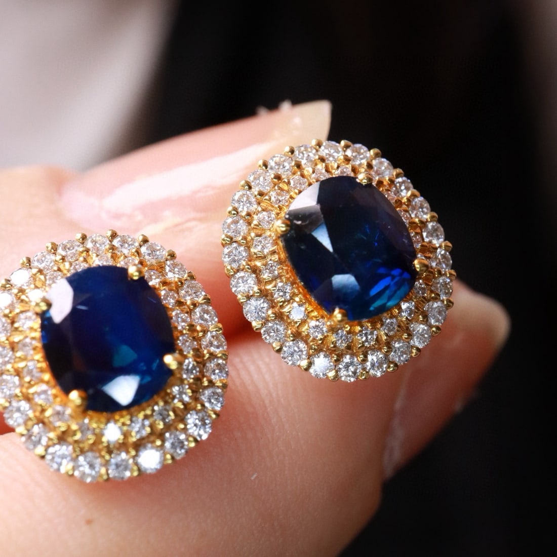 14k Gold 2.90 Ctw Natural Sapphire & Diamond Earrings: Ref:230982316 / / gold content:14k gold / / main gemstone:sapphire / / shape:oval / / carat weight:2. 22ct / / color:royal blue / / treatment:natural / / / / adjacent gemstone 2 : diamond / /