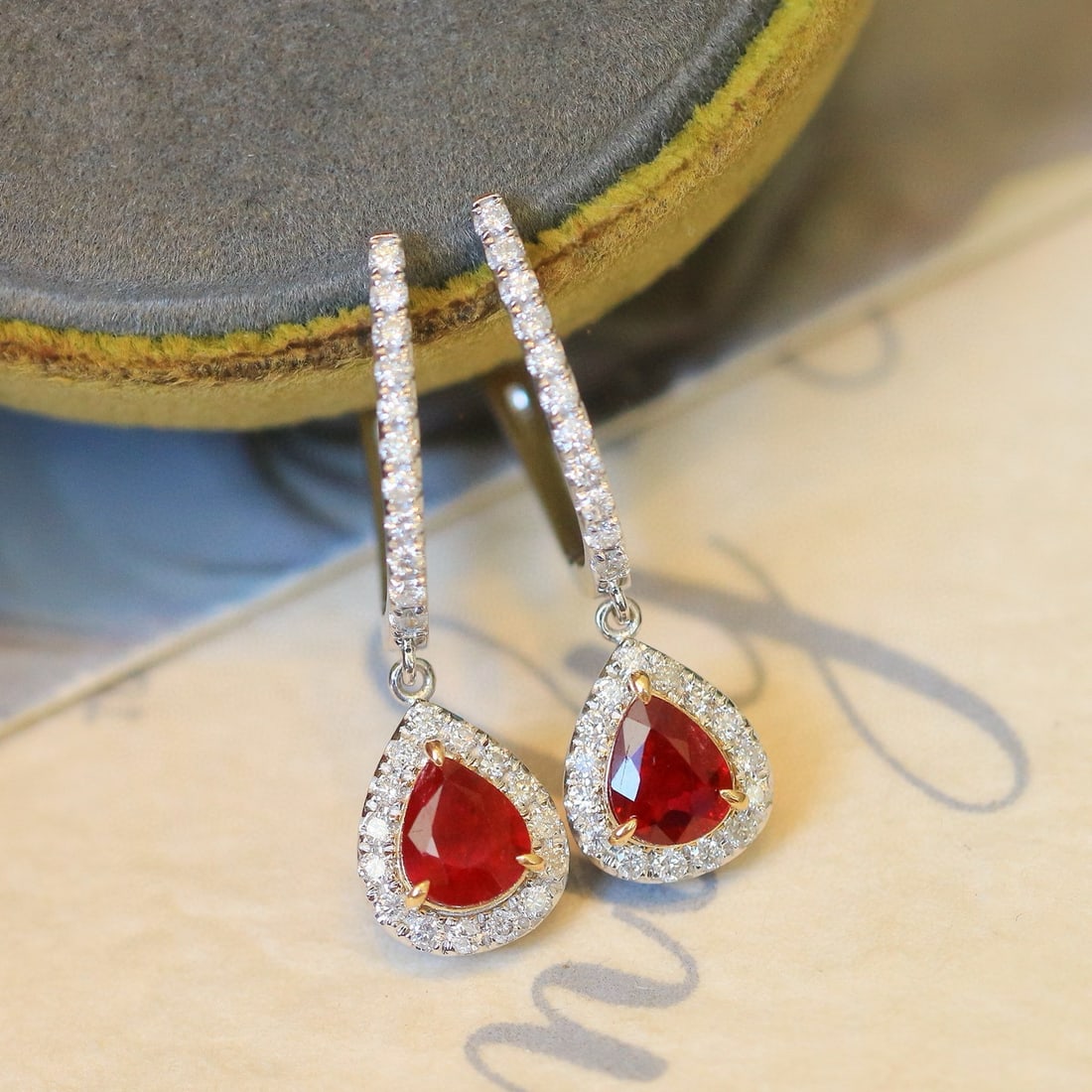14k Gold 1.42 Ctw Natural Ruby & Diamond Earrings: Ref:230982323 / / gold content:14k gold / / main gemstone:ruby / / shape:pear / / carat weight:1ct / / color:pigeonblood red / / treatment:natural / / / / adjacent gemstone 2 : diamond / /