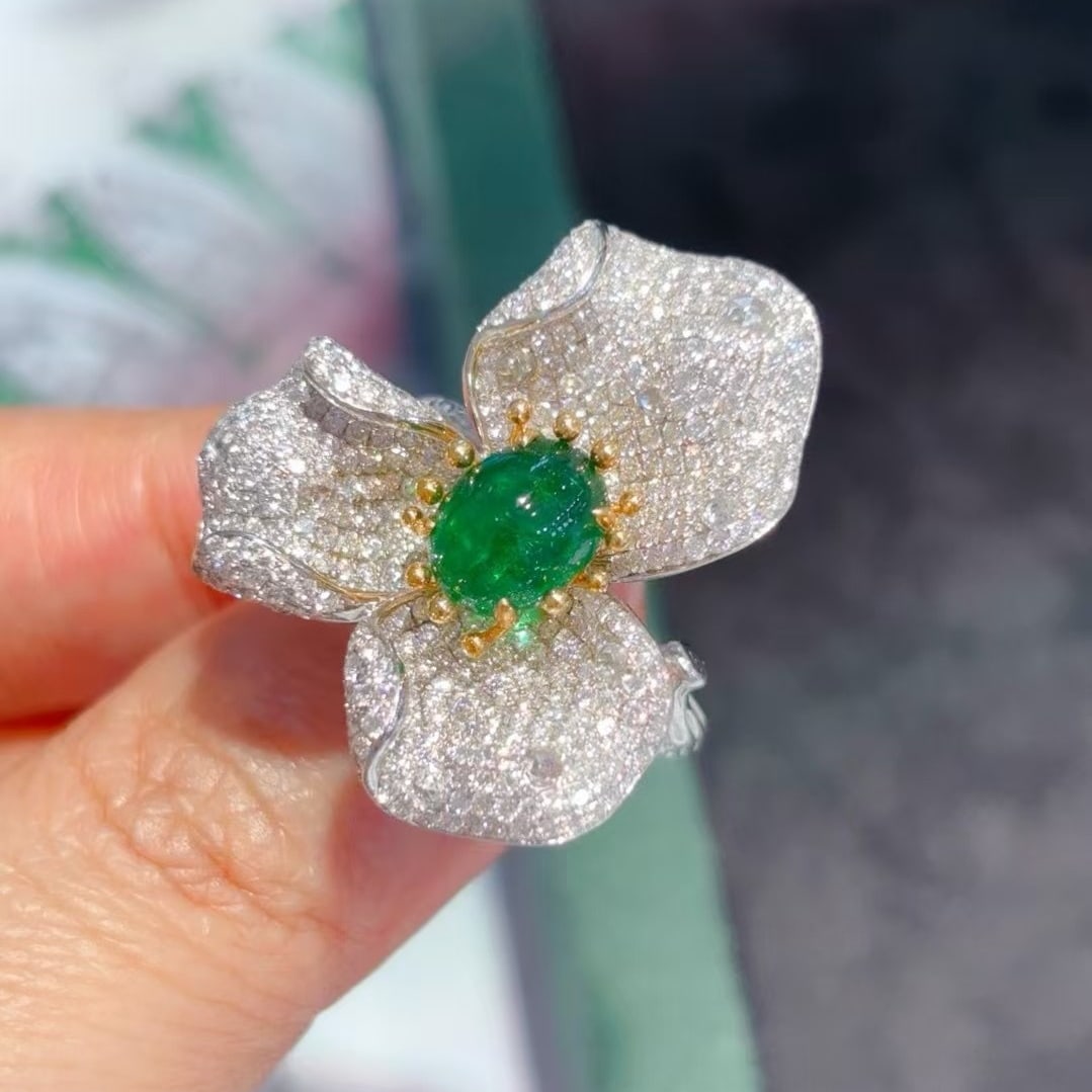14k Gold 4.62 Ctw Vivid Green Natural Emerald & Diamond Ring: Ref:230982329 / / gold content:14k gold / / ring size:7. 25us / / / / main gemstone:emerald / / shape:oval / / carat weight:2. 14ct / / color:vivid green / / treatment:natural / / / / adjacent