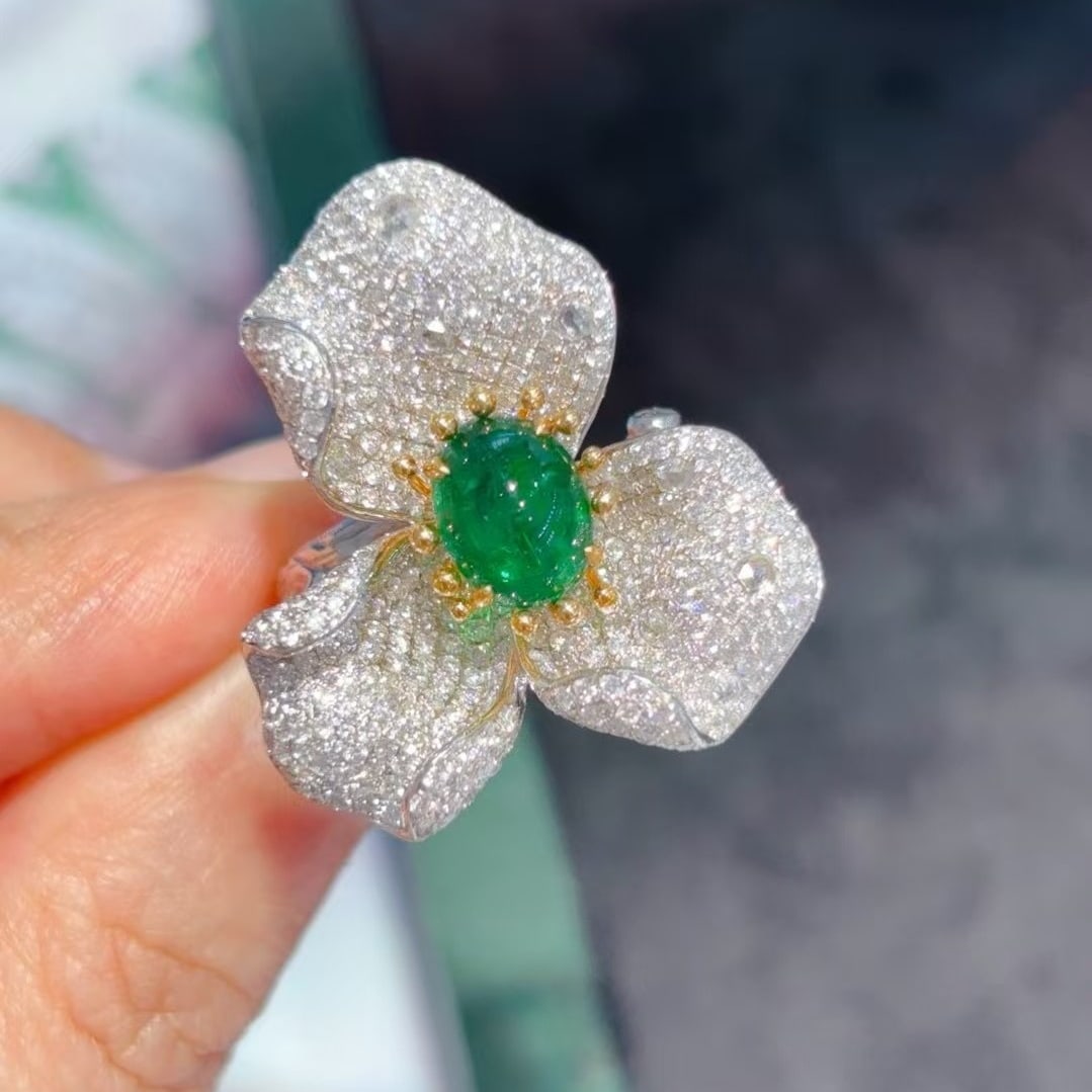 14k Gold 4.62 Ctw Vivid Green Natural Emerald & Diamond Ring - 2