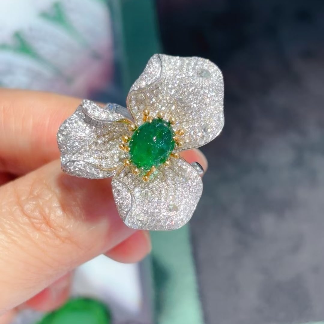 14k Gold 4.62 Ctw Vivid Green Natural Emerald & Diamond Ring - 3