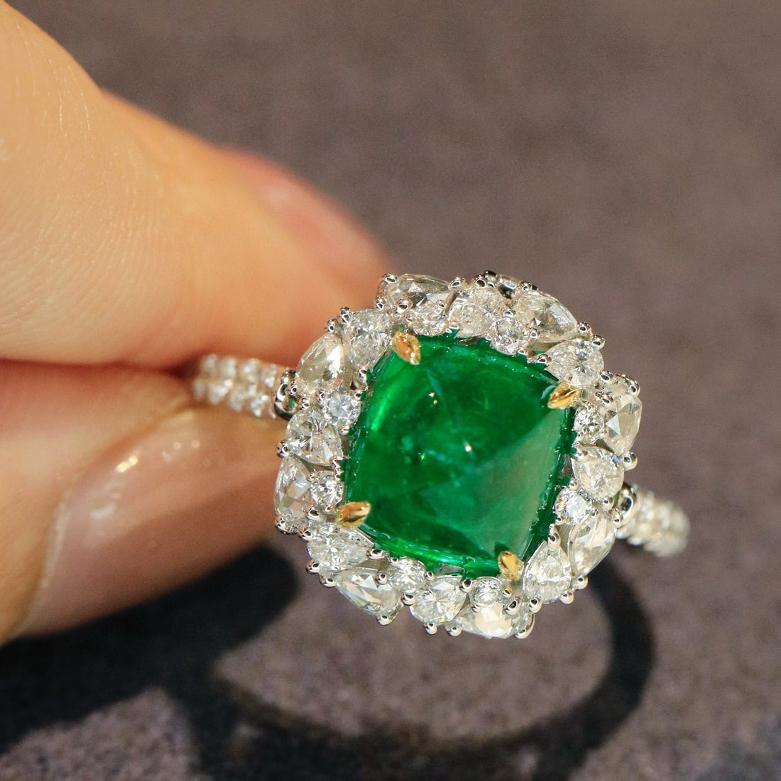 14k Gold 3.84 Ctw Vivid Green Natural Emerald & Diamond Ring/pendant( Without Chain ): Ref:230982332 / / gold content:14k gold / / ring size:7. 25us / / / / main gemstone:emerald / / shape:suger-loaf / / carat weight:2. 84ct / / color:vivid green / / treatment:natural / / / / adjacent