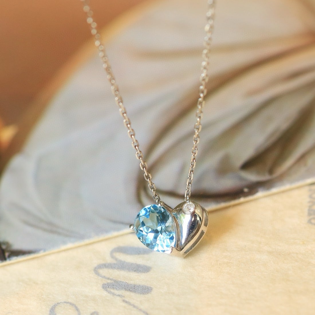 14k Gold 0.65 Ct Natural Aquamarine & Diamond Necklace - 6