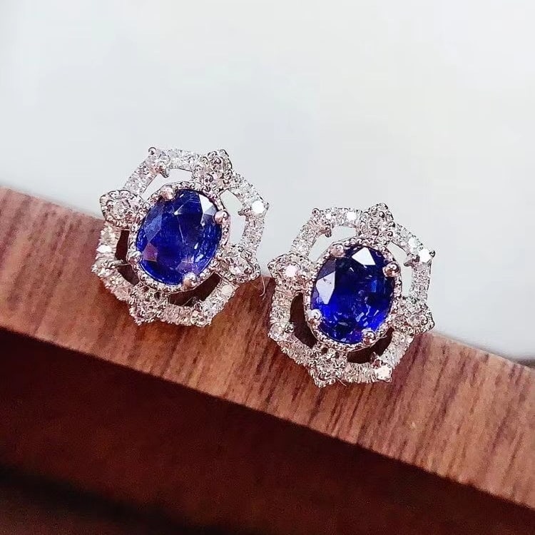 14k Gold 0.8 Ct Natural Sapphire & Diamond Earrings: Ref:230982343 / / gold content:14k gold / / main gemstone:sapphire / / shape:oval / / carat weight:0. 8ct / / color:blue / / treatment:natural / / / / adjacent gemstone 2 : diamond / / number of