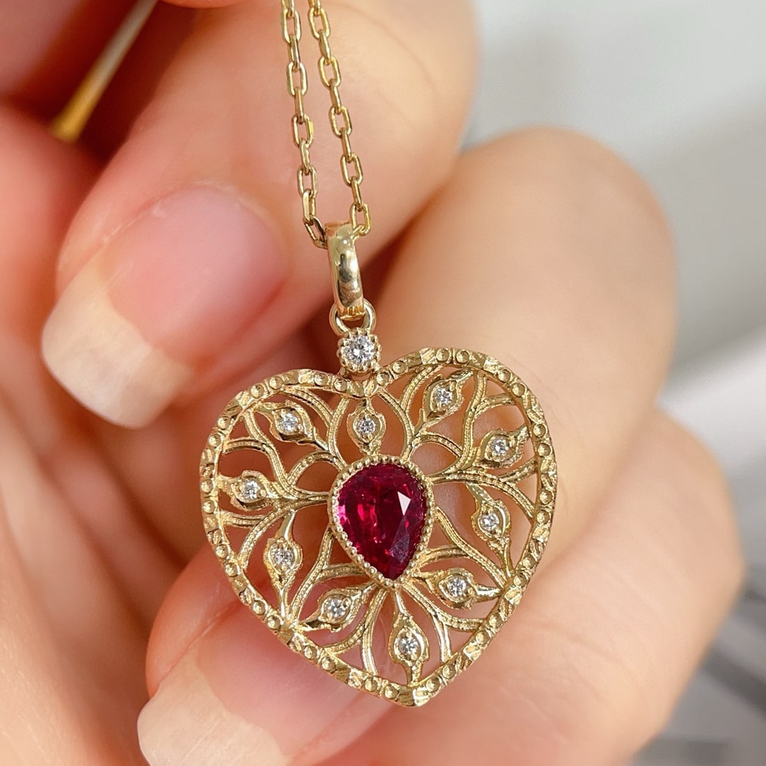 14k Gold 0.58 Ctw Natural Ruby & Diamond Pendant( Without Chain ): Ref:230982353 / / gold content:14k gold / / main gemstone:ruby / / shape:pear / / carat weight:0. 51ct / / color:pigeonblood red / / treatment:natural / / / / adjacent gemstone 2 : diamond / /