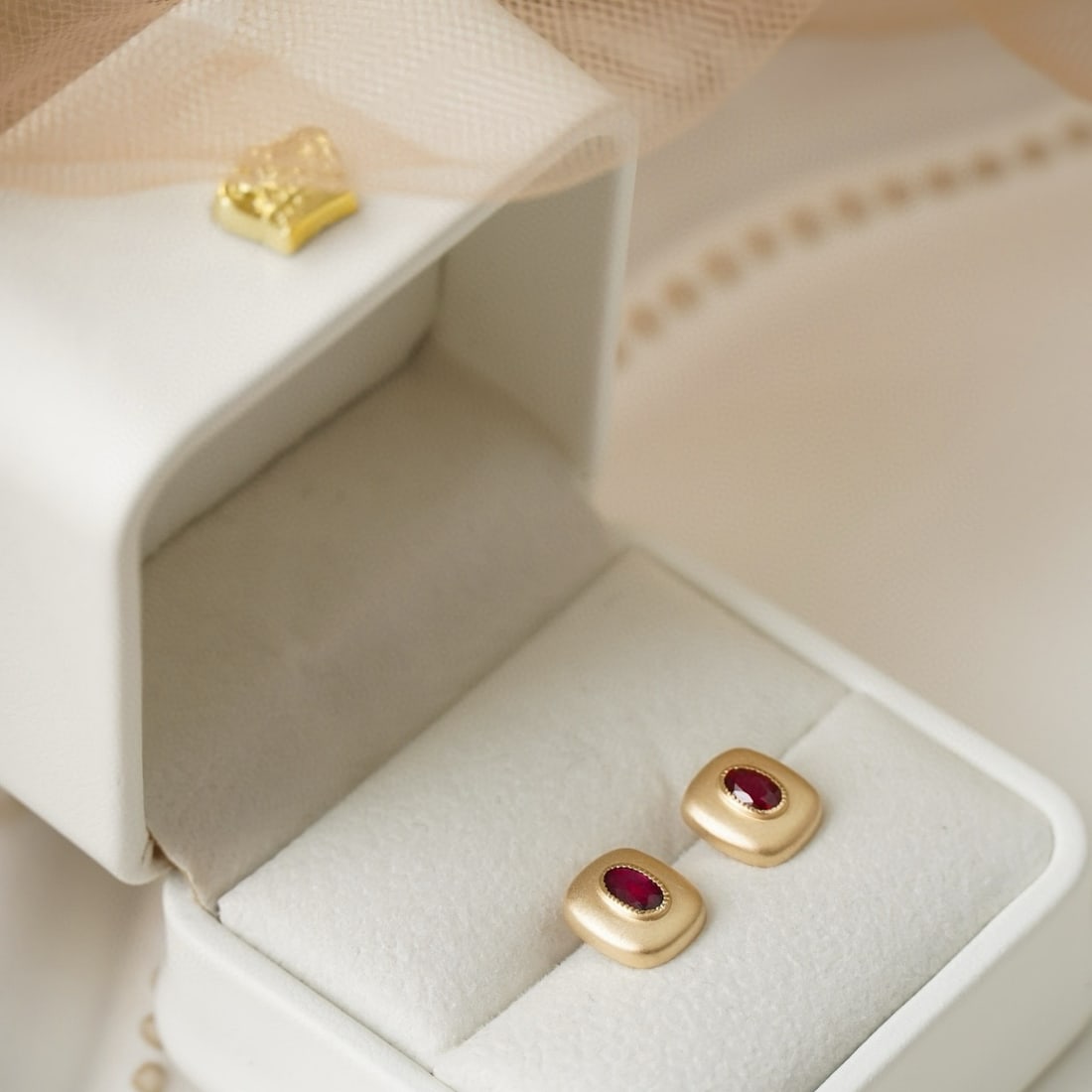 14k Gold 0.6 Ct Natural Ruby Earrings - 2