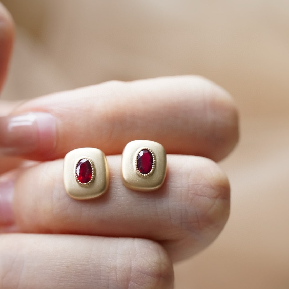 14k Gold 0.6 Ct Natural Ruby Earrings - 5