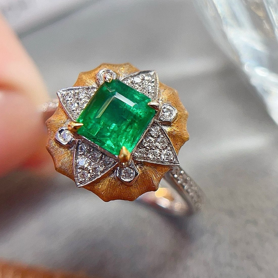 14k Gold 1 Ct Vivid Green Natural Emerald & Diamond Ring - 3
