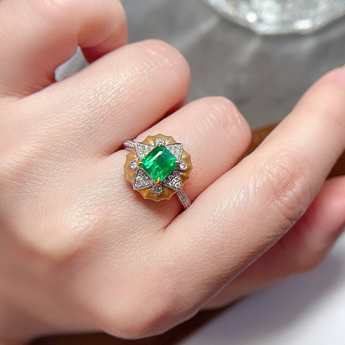 14k Gold 1 Ct Vivid Green Natural Emerald & Diamond Ring - 5