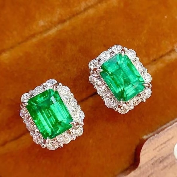 14k Gold 2.1 Ct Vivid Green Natural Emerald & Diamond Earrings - 3